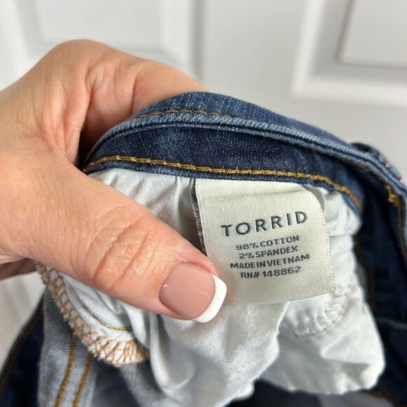 Torrid Women Size 20 Shorts Stretch Rolled Hem Denim Blue Jean Cotton Spandex H4 - Picture 11 of 12